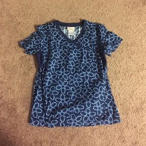 Patterned navy blue scrub top!