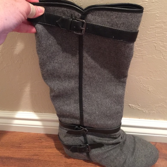 Gray boots with buckle straps