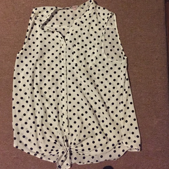Sleeveless navy blue polka dot tie waist shirt!