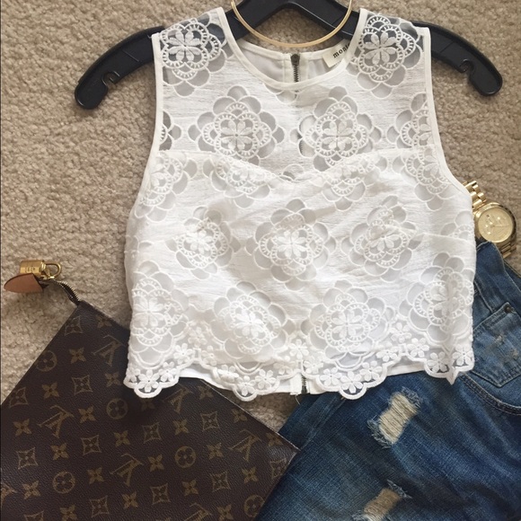 🔴🔴SOLD🔴🔴 Lace crop top - Picture 1 of 2