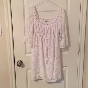 White floral dress with 1/4 length sleeves