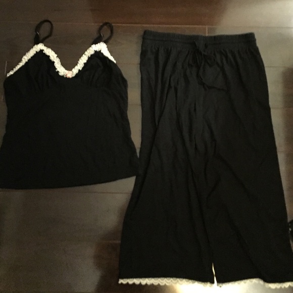 Kensie 2-piece black with white trim pajama set, M