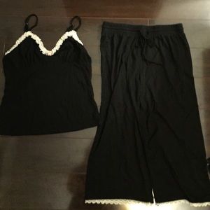 Kensie 2-piece black with white trim pajama set, M