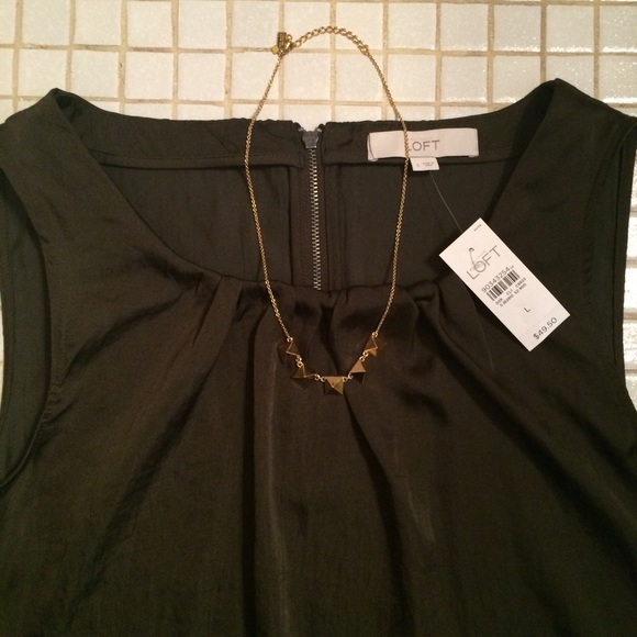 Loft top with decorated collar