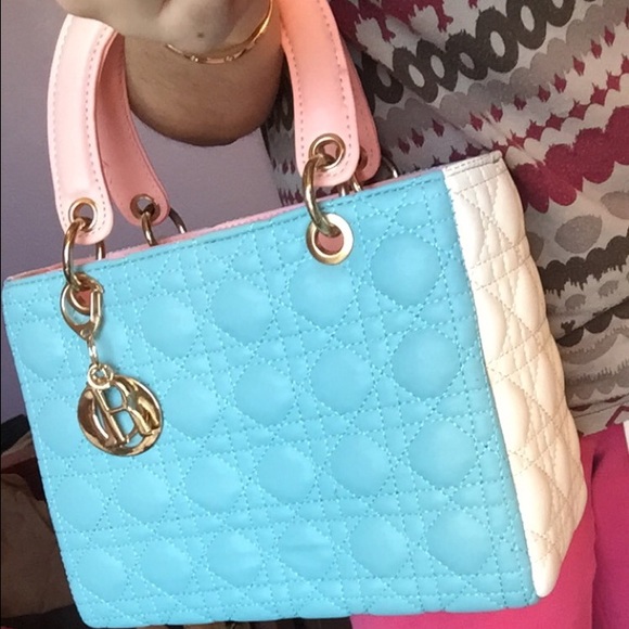 SOLD!! Perfect white, pink and baby blue bag💗👜💙 - Picture 2 of 3