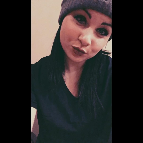 Meet your Posher, Madison - Picture 1 of 1