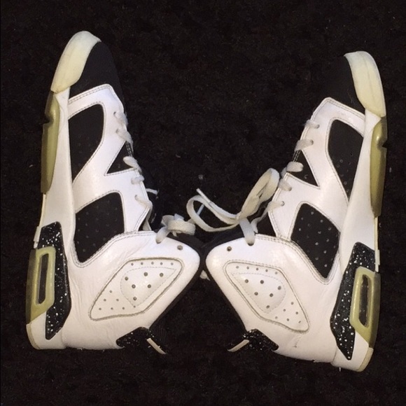 30$ ON VINTE D AND MERC ARI Oreo Jordan 6