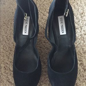 Steve Madden black wedges