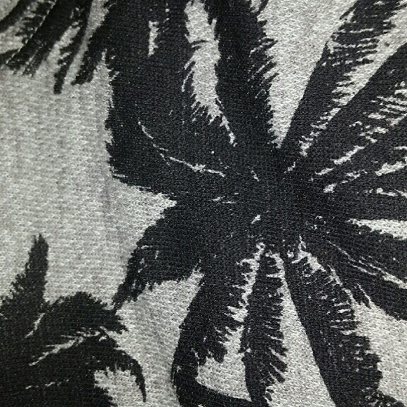 VS PINK PALM TREE LONG SLEEVE - Picture 3 of 4