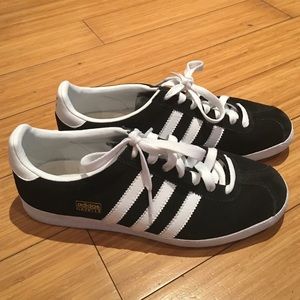 Adidas shoes brand new barely worn