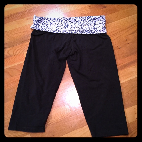 Victoria's Secret Yoga Wildcat Capri