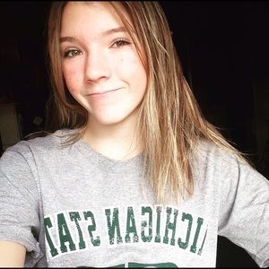 Meet your Posher, Becca