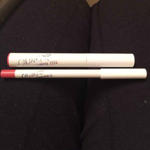 Colourpop lippies in "Frida"