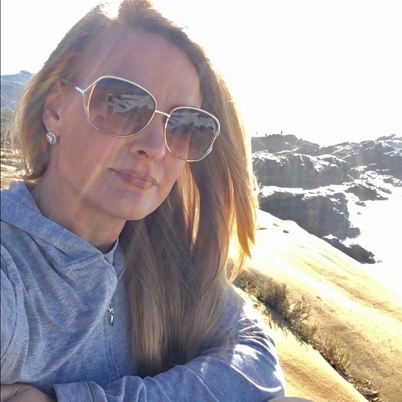 Meet your Posher, Tiffany - Picture 4 of 4