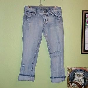 American Eagle destroyed boyfriend capris sz.4