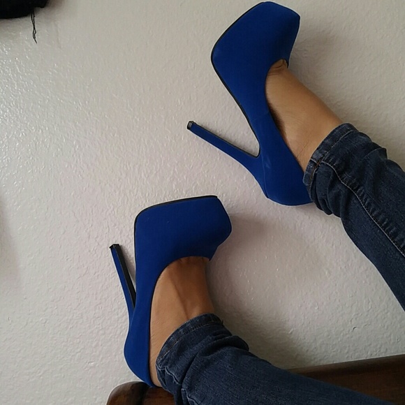 SALE🌟Blue high heels