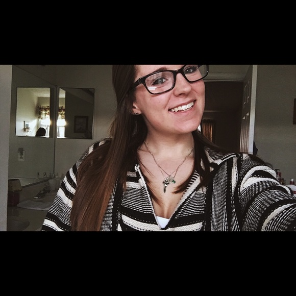 Meet your Posher, Tifany - Picture 1 of 1