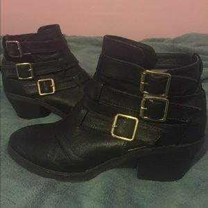 Steve Madden booties !