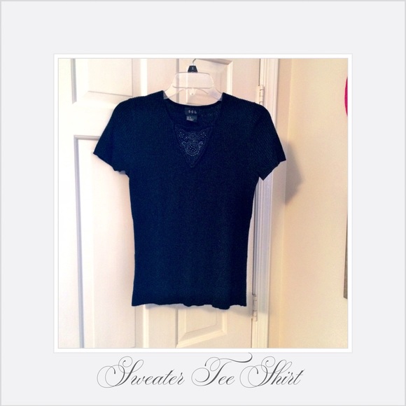 Black short sleeve tee