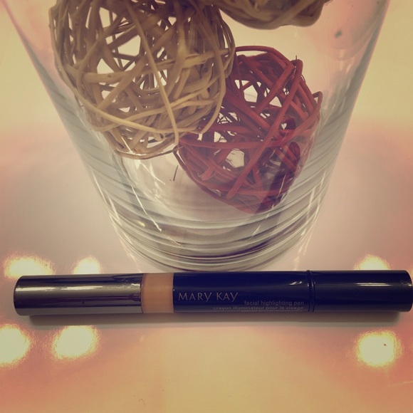 ‼️SOLD‼️💕Mary Kay facial highlighter pen...New