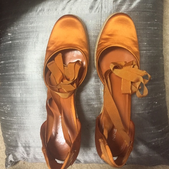 Nine West bright burnt orange espadrilles