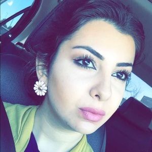 Meet your Posher, Adwena