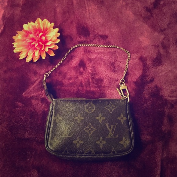 Beautiful mini bag original from Louis Vuitton.