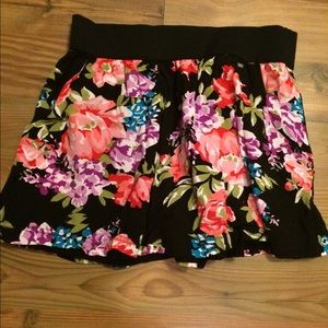 Aeropostale floral skirt with pockets
