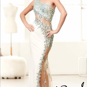 Macdougal prom dress size 2!
