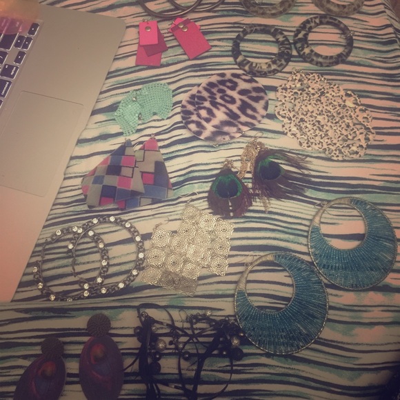 Lot of 14 Earrings (Preloved)