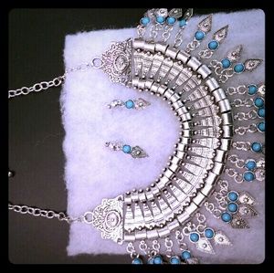 Silver & Aqua color chunky necklace