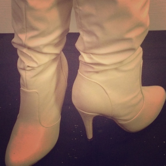 Dressy Heel Knee-High Classic Ivory Boots