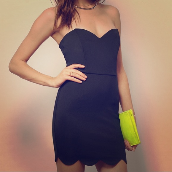 Tobi scallop hem bodycon dress