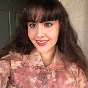 Meet your Posher, Cynthia