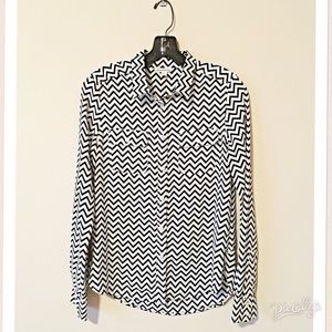 American Eagle Chevron Button Down