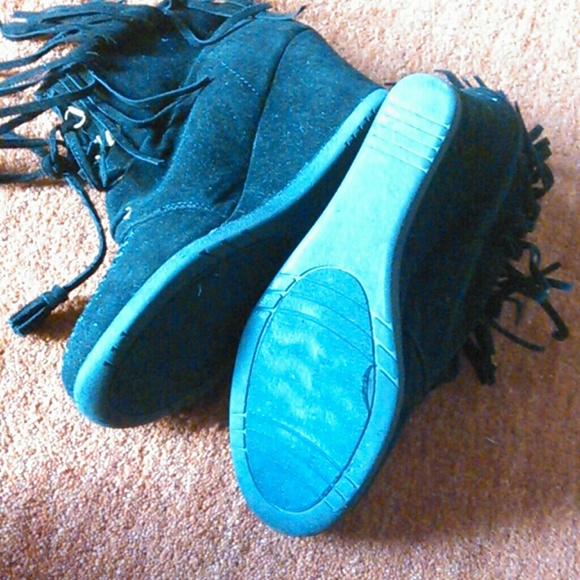 Boots - Picture 2 of 3