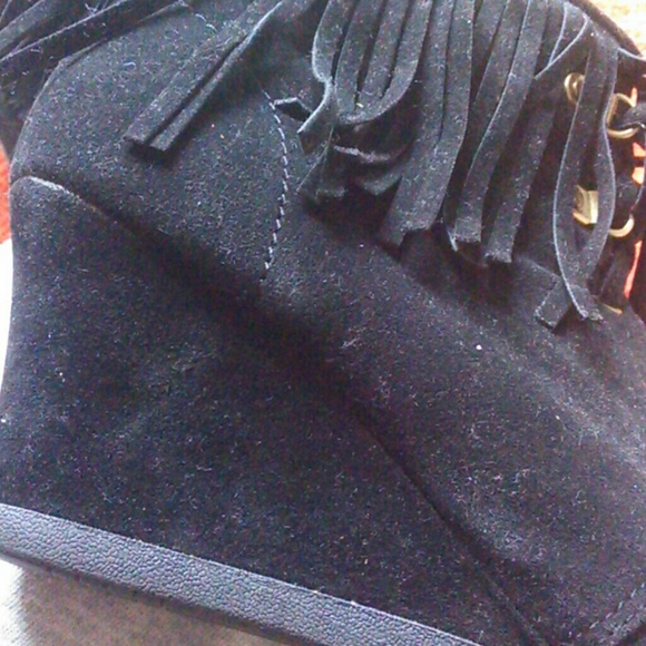 Boots - Picture 3 of 3