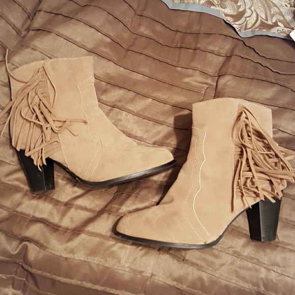 Cute fringe booties