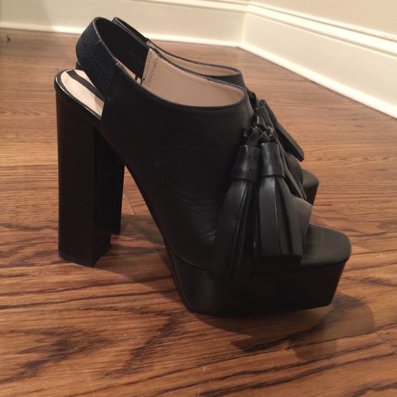 Zara Woman Tassel Clogs