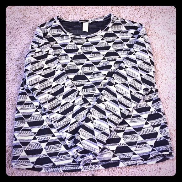 H&M black and white sweatshirt