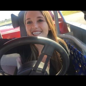 Meet your Posher, Danielle