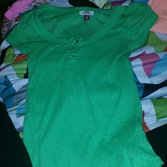 NWOT Green cheetah partial button up tee