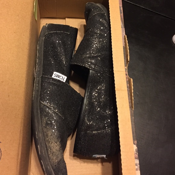 Black sparkle toms