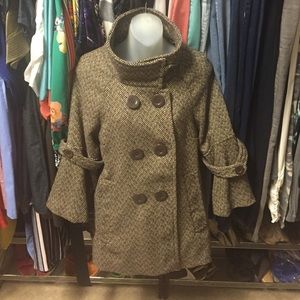 Super Cute bell-sleeved coat. Brown & cream.