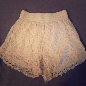 ❤️really cute high waisted lace shorts❤️