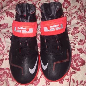 Lebron basketball shoes