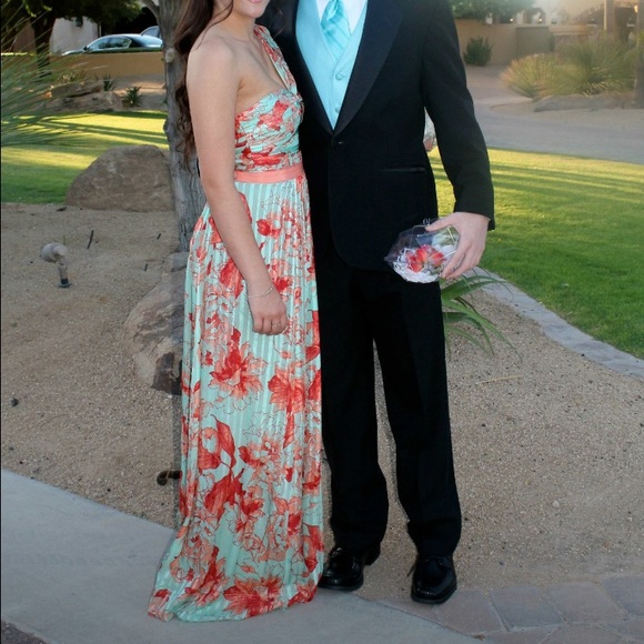 bcbgmaxazaria gown - Picture 3 of 5