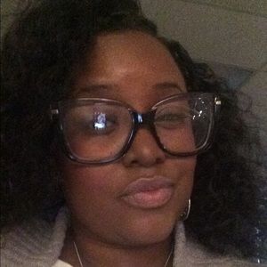 Meet your Posher, Leah