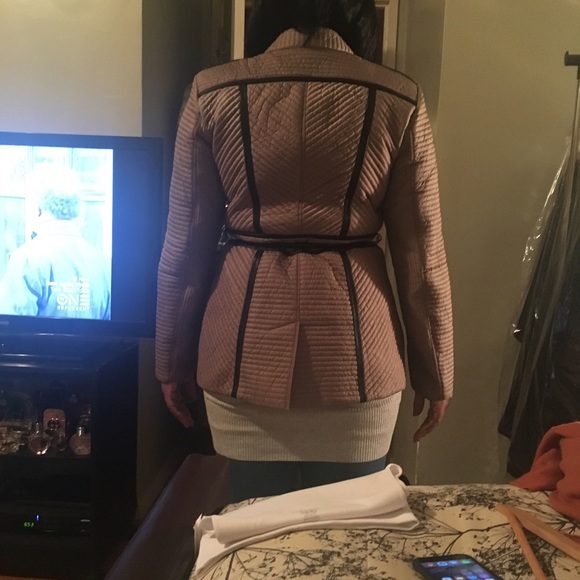 Ladies Burberry jacket - Picture 3 of 10