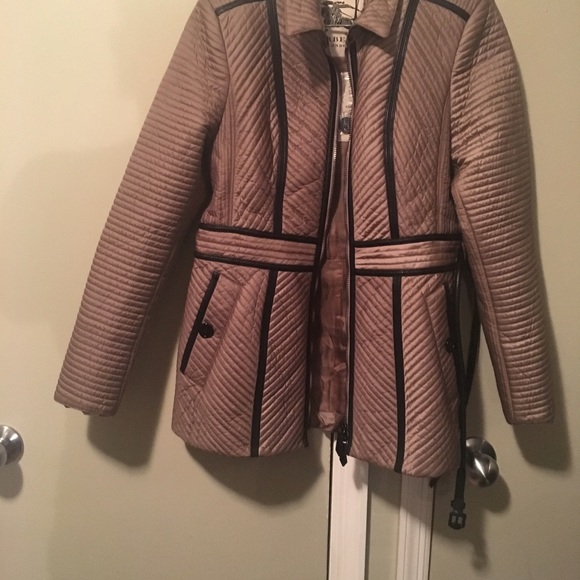 Ladies Burberry jacket - Picture 4 of 10